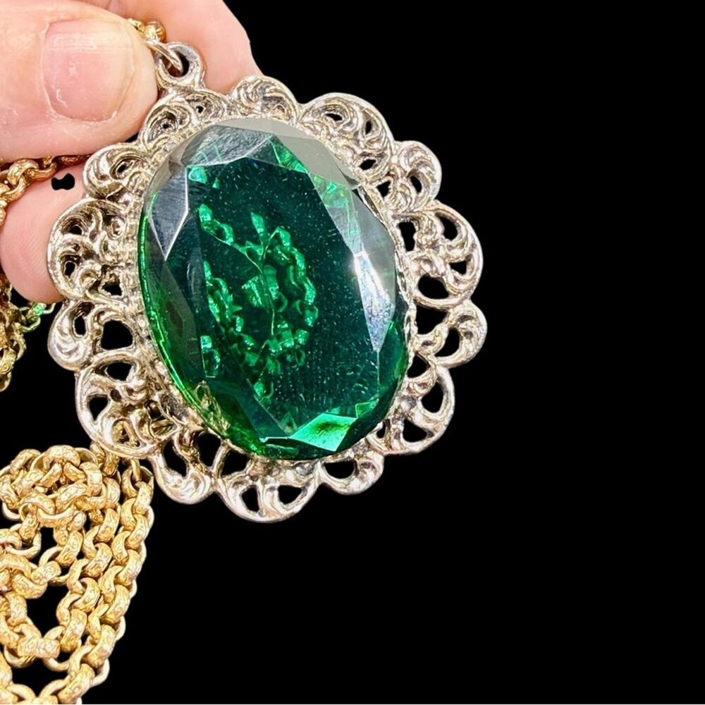 Vintage Large Green Onyx Green and Gold Pendant Necklace thick chain DISCO!